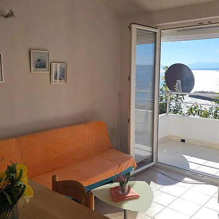 1 Apartment *