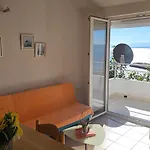 1 Διαμέρισμα *