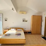 1 * Živogošće