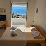 1 Διαμέρισμα *