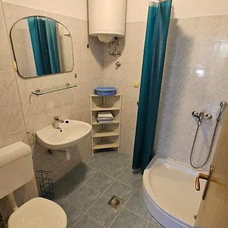 Apartman 1 *